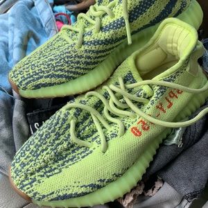 4.5 MEN YEEZY, 6.5 WOMEN